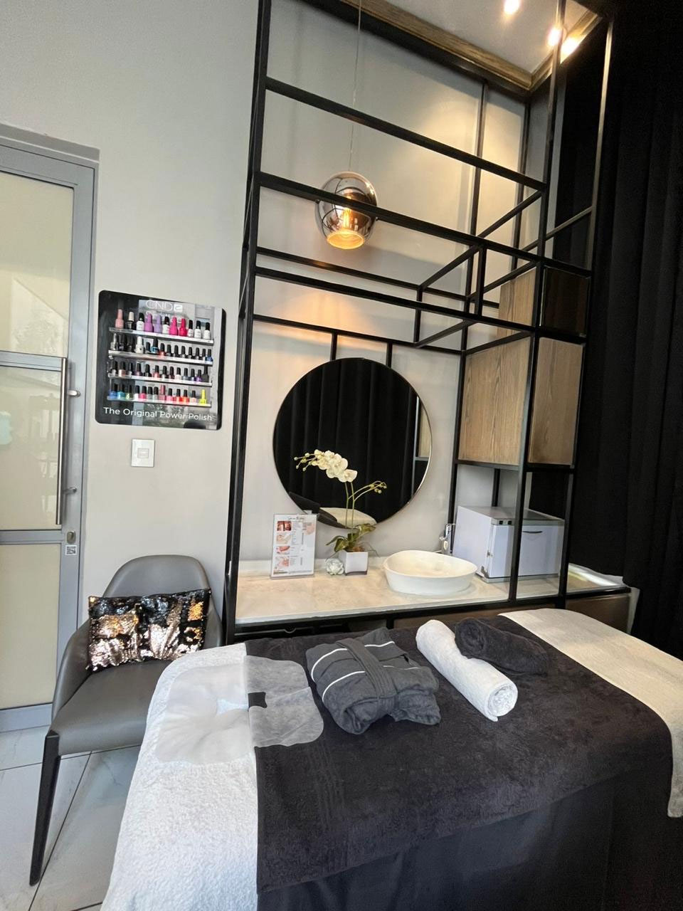 Nicky's Relaxing Spa Treatment 